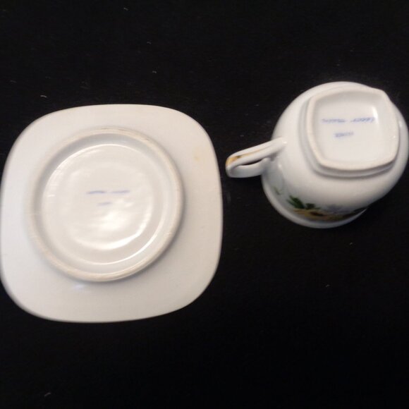 FRENCH GIRL STYLE VINTAGE FRENCH YELLOW FLOWERS SM CUP & SAUCER - Picture 9 of 9